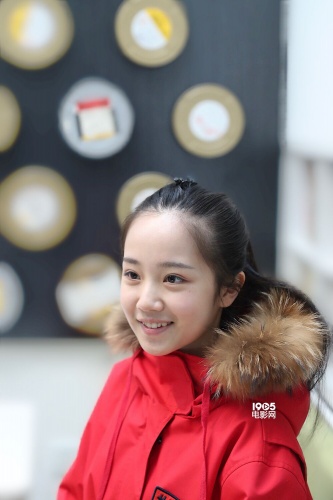 林心如签约童星杨志雯艺考 红衣亮相北电青春洋溢