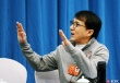 政协委员成龙亮相两会 扶影视艺人扶贫应带头