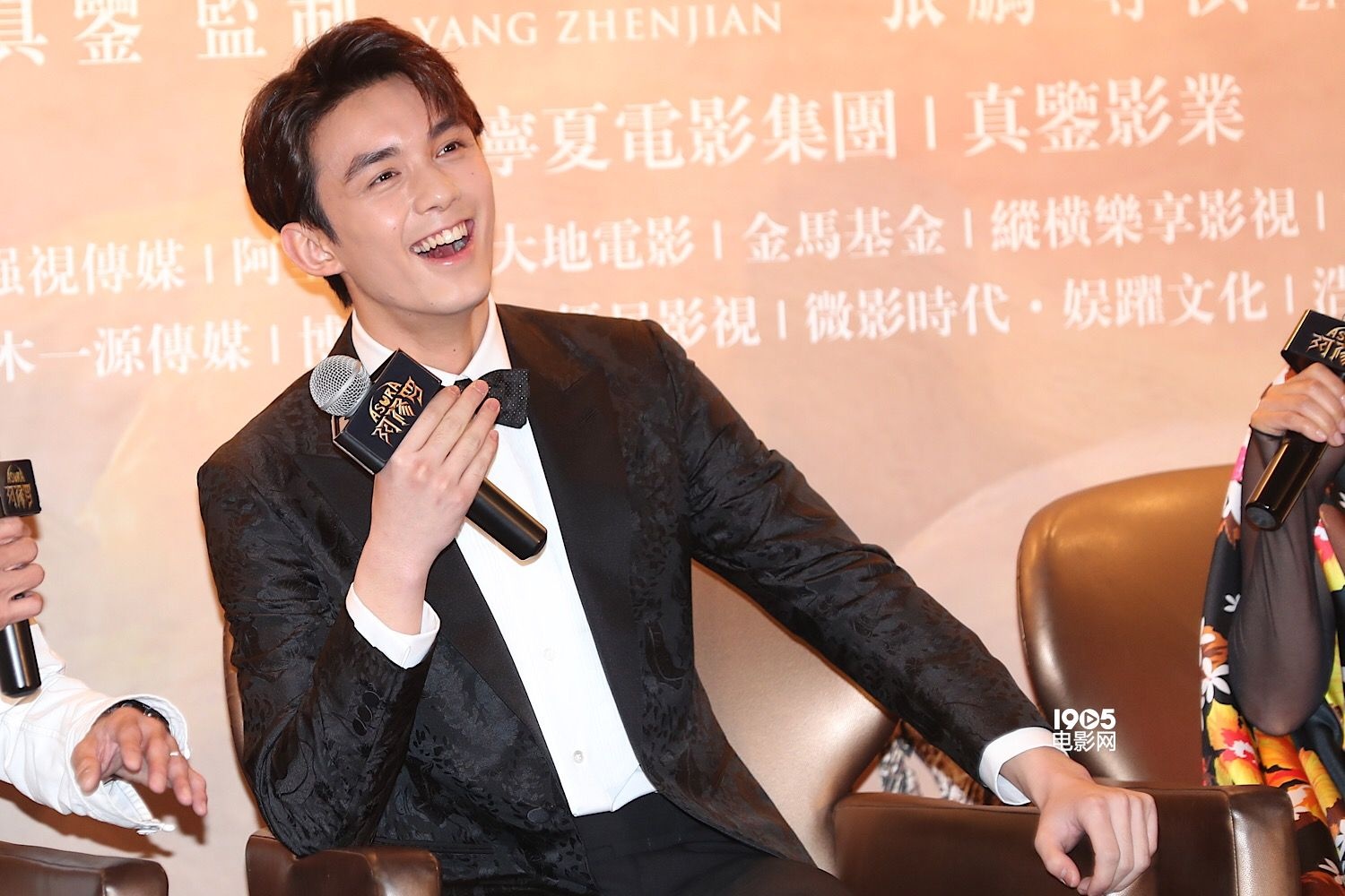 《阿修罗》曝国际版预告 "三头"合体吴磊秀粤语