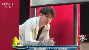 雷佳音新片分饰两角 拍写真现场秀逆天大长腿