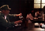 《脱皮爸爸》的片尾主题曲，改编自《绿野仙踪》的原版主题曲《Somewhere Over the Rainbow》，由吴镇宇、古天乐及费曼三人合力演唱完成。这首经典歌曲的粤语版此番集结了在影片中首次组成父子档的吴镇宇和古天乐，在片中出演古天乐童年的费曼也献出了稚嫩清脆的童声，戏里戏外两对父子的共同演绎，传递出孩子般的纯真和童趣。