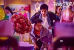 導(dǎo)演劉儀偉曾說過“影片的笑點(diǎn)是憑借情節(jié)的推動(dòng)”，在結(jié)實(shí)的文學(xué)架構(gòu)下，眾多金句和經(jīng)典橋段為影片增添了不少吸引力，例如“說真話是所有話里面成本最低的”、“我只知道成本低的東西質(zhì)量一定不會(huì)太好”、“一輩子講真話，很辛苦，可是，一輩子全講假話，更辛苦”、“算術(shù)不好的人別當(dāng)壞人”等臺(tái)詞格外犀利，片中的室內(nèi)打斗戲、夏至挑撥離間犯罪團(tuán)伙、眾人集體吹牛撒謊的長鏡頭也給提前觀影的影迷留下了深刻印象。觀眾一致認(rèn)為“影片邏輯清晰、節(jié)奏連貫、笑料百出”，富有創(chuàng)意的概念和嚴(yán)謹(jǐn)?shù)墓适芦@得觀眾“高級喜劇”的評價(jià)，還有影迷表示“電影的笑點(diǎn)靠戲劇沖突和臺(tái)詞調(diào)度推動(dòng)”，完全有別于用網(wǎng)絡(luò)段子堆積的無腦喜劇。