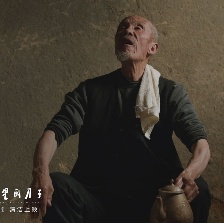 清水里的刀子