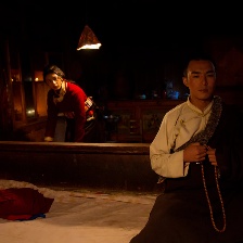被陽(yáng)光移動(dòng)的山脈