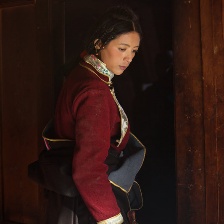 被陽(yáng)光移動(dòng)的山脈