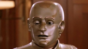 《机器管家》片段 史上表情包最丰富机器人