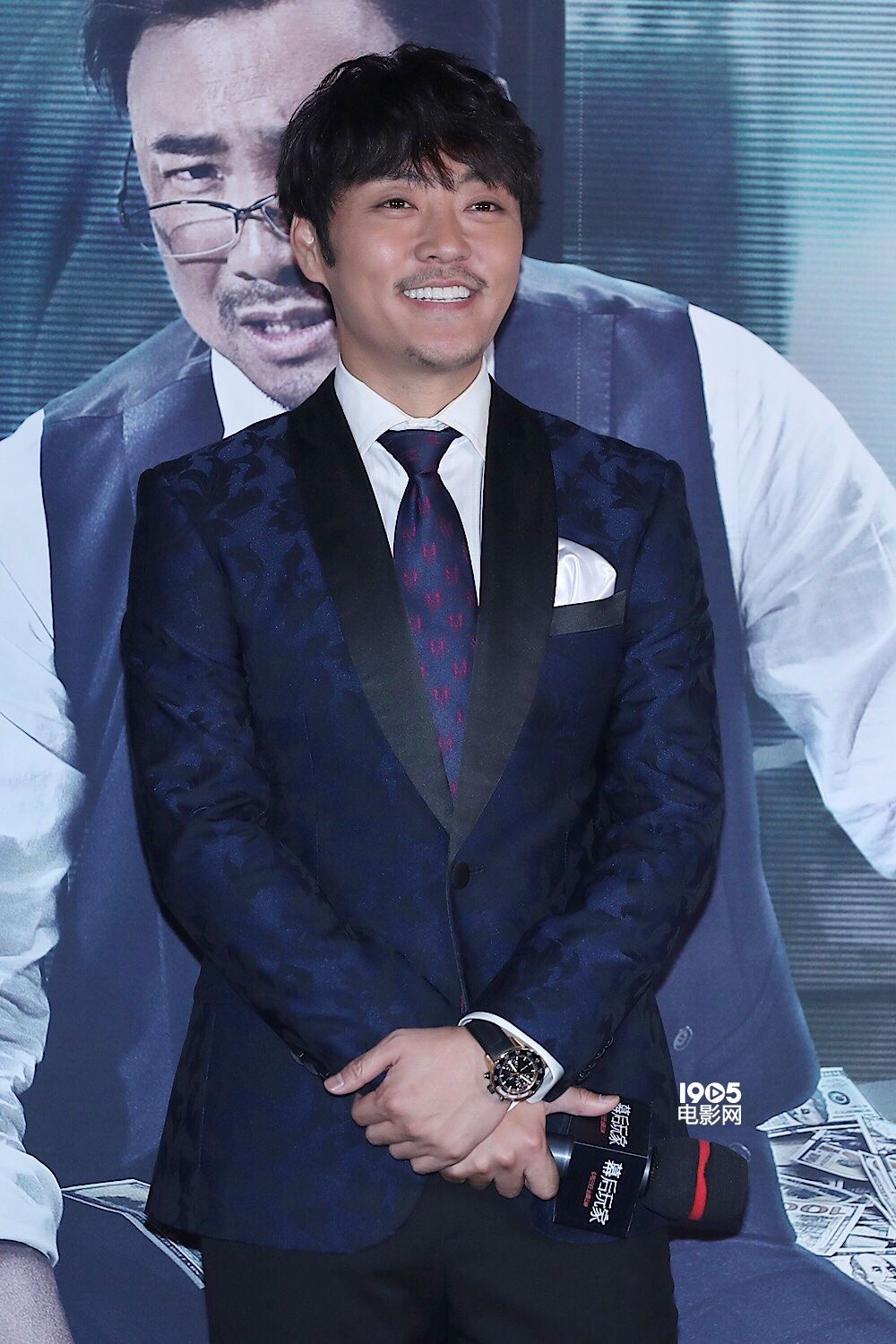 徐峥《幕后玩家》遭遇中危 不怕与"催眠大师"比