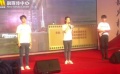 郭子凡也很優(yōu)秀，和王俊凱一起表演詩朗誦，自帶電音且脫稿