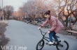 朝氣滿滿！吳磊曝光最新寫(xiě)真 玩轉(zhuǎn)街頭青春無(wú)敵
