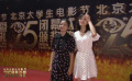 《嘉年華》女演員攜手大影節(jié)閉幕式 笑容燦爛秒殺菲林