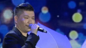 常石磊献唱大影节闭幕典礼 舞台效果浪漫梦幻
