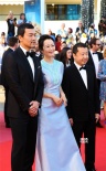 《江湖儿女》戛纳首映礼 现场观众起立鼓掌5分钟