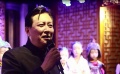 唐国强新戏开拍忙指导，化身诸葛亮给小演员做示范