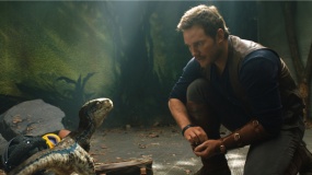 IMAX发布《侏罗纪世界2》主创特辑
