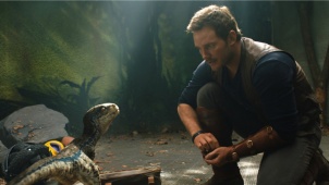 IMAX发布《侏罗纪世界2》主创特辑