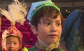 太可愛(ài)了！外國(guó)小演員用“前胸貼后背”形容累？