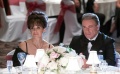 好莱坞男星约翰·特拉沃尔塔 携妻带女出演《高蒂家族》