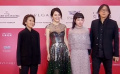 《在乎你》主创亮相红毯 俞飞鸿出场引来无数粉丝呼声