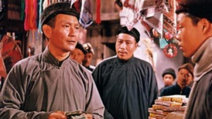 电影日历：当演员他是银幕千面人 当导演被誉为“中国卓别林”