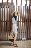 李嫣二赴巴黎時裝周登臺走秀 老爸李亞鵬保駕護(hù)航