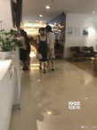 网友偶遇张歆艺医院做产检 袁弘全程悉心陪同