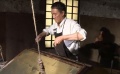 《古田軍號(hào)》獨(dú)家片場(chǎng) 李幼斌學(xué)造宣紙有模有樣