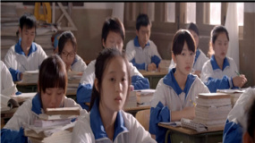 同学都在大扫除就林更新还在看漫画