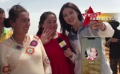 脱贫攻坚战： “星光寻路人”佟丽娅和新疆老乡热情互动