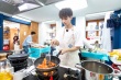 王俊凱主廚日遭暴雨侵襲 實力演繹：人在肉丸在