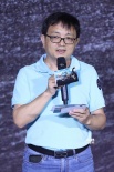 95后女導(dǎo)演為父《重返無人區(qū)》 主創(chuàng)現(xiàn)場(chǎng)喝酒減壓