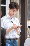 王俊凱清唱《簡單愛》 跑堂小哥也有