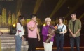 長春電影節(jié)開幕 90后電影人向90歲藝術(shù)家田華獻(xiàn)花