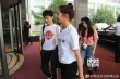 关晓彤参加北电社会实践 网友晒照穿校服亲切合影