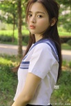 开学季！杨超越曝照可萝莉可青春 丸子头俏皮可爱