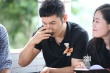 黃曉明體驗(yàn)江城當(dāng)?shù)夭栉幕?探索產(chǎn)業(yè)發(fā)展助力脫貧