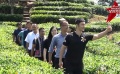 黄晓明深入云南江城扶贫调研 体验手工制茶为茶农出谋划策