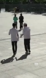 中戏大一新生合影曝光 易烊千玺胡先煦相伴去食堂