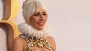 《一个明星的诞生》伦敦首映 Lady Gaga最新红毯造型不雷人了？