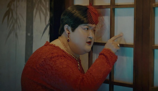 《胖子行动队》曝“无孔不入”片段