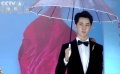 丝绸之路电影节闭幕式 青年演员于朦胧黑白礼服帅气走红毯