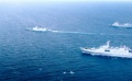 大海面前，萬噸巨艦也顯得那么渺小