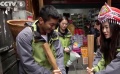 杜江霍思燕探訪湖北宣恩 一起上陣打糍粑有模有樣