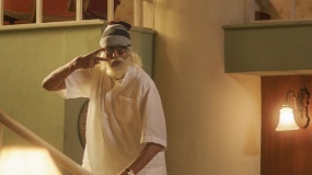 印度口碑神作《老爸102岁》预告 反套路父子档前所未见