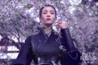 倪妮《时尚芭莎》大片曝光 化身明代女侠英气逼人