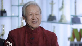 第五代導(dǎo)演的現(xiàn)實(shí)主義傳統(tǒng)是與第四代導(dǎo)演一脈相承的