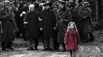 电影日历：上映25周年的《辛德勒的名单》 红衣小女孩令人震撼