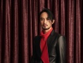 張曉晨復(fù)古大片曝光 格紋襯衫演繹“游走的藝術(shù)”