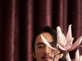張曉晨復(fù)古大片曝光 格紋襯衫演繹“游走的藝術(shù)”