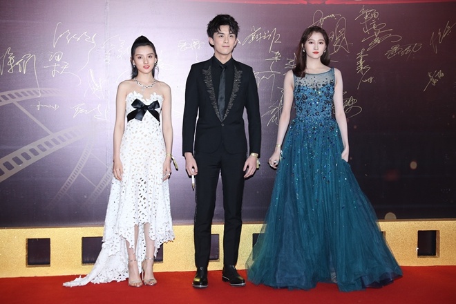 奖颁奖礼众星璀璨 TFBOYS首合体出席电影节