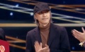 周星驰现身第17届华表奖 为优秀少儿影片《旋风女队》颁奖